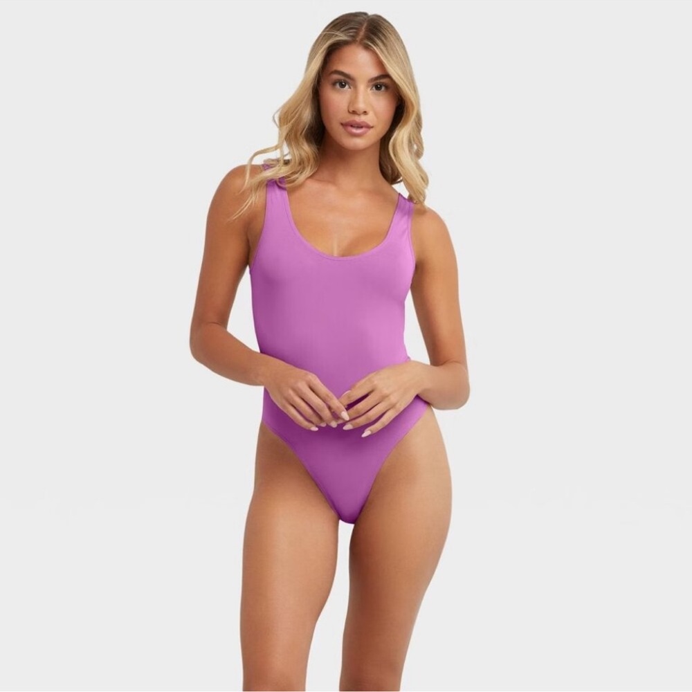 Maidenform Seamless Smoothing Plunging Bodysuit Shapewear Magenta Quartz M NWT